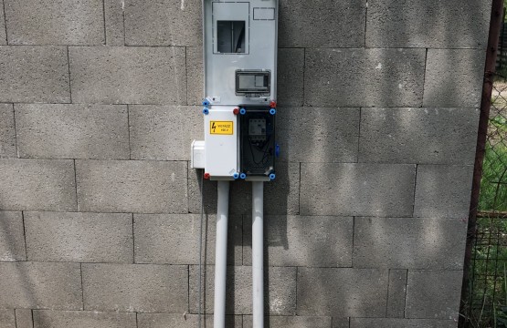 Simple measuring point on the wall