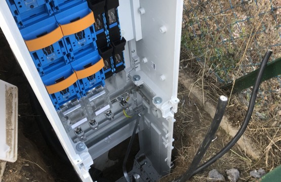 Connecting distribution equipment, receiving cabinet